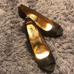 EUC Michaels Kors peep toe heels